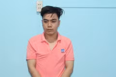 Phan Tấn Đạt tại cơ quan công an. (Ảnh do Công an cung cấp)