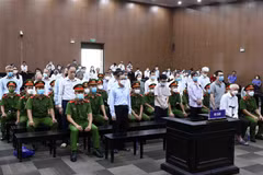 Các bị cáo tại phiên tòa. (Ảnh: Phạm Kiên/TTXVN)