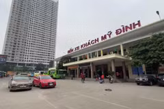 Ghi nhận tình hình giao thông cửa ngõ Thủ đô đầu giờ chiều 28 Tết. (Ảnh: Hoàng Đạt/Vietnam+)