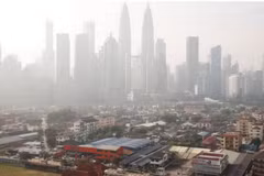Malaysia “gieo mây” tạo mưa, đóng cửa trường học vì khói mù 