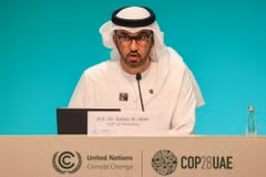 Chủ tịch COP28, ông Sultan Al Jaber phát biểu tại cuộc họp báo ở Dubai, Các Tiểu vương quốc Arab Thống nhất, ngày 4/12 vừa qua. (Ảnh: AFP/TTXVN)