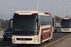 Xe chở đội tiền trạm Triều Tiên tại Paju (Hàn Quốc) khi đang trên đường tới thủ đô Seoul ngày 21/1. (Nguồn: Yonhap/TTXVN)