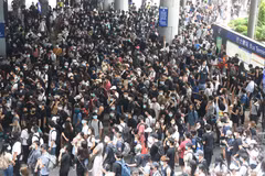 Người biểu tình tập trung tại sân bay quốc tế Hong Kong, Trung Quốc, ngày 1/9/2019. (Nguồn: THX/TTXVN)