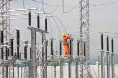 Hoàn tất các khâu vệ sinh, kiểm tra và đóng điện trạm biến áp 110kV Bố Trạch, tỉnh Quảng Bình. (Nguồn: TTXVN)