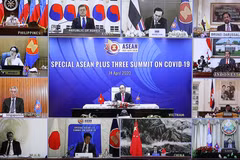 Thủ tướng Nguyễn Xuân Phúc, Chủ tịch ASEAN 2020 phát biểu tại Hội nghị Cấp cao ASEAN+3 về ứng phó với dịch bệnh COVID-19. (Ảnh: Thống Nhất/TTXVN)