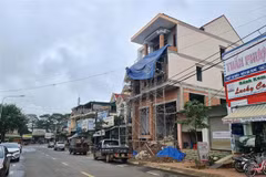 Một thửa đất được xác định có nhiều sai phạm trong việc cấp đổi sổ đỏ, điều chỉnh vị trí đất ở không đúng quy định. (Ảnh: Minh Hưng/TTXVN)
