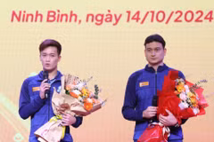 Hai "sao hạng A" của V-League là tiền vệ Hoàng Đức (trái) và thủ môn Đặng Văn Lâm xuống thi đấu tại Giải hạng Nhất Quốc gia. (Ảnh: Phù Đổng Ninh Bình)