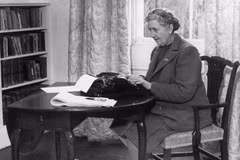 Cố nhà văn trinh thám nổi tiếng Agatha Christie. (Nguồn: prezi.com)