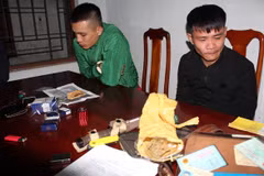 Phát hiện một tài xế dương tính với ma túy, trên xe có nhiều hung khí