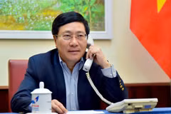 Phó Thủ tướng, Bộ trưởng Ngoại giao Phạm Bình Minh điện đàm với Bộ trưởng Ngoại giao Australia Marise Payne. (Nguồn: TTXVN)