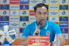 Với tinh thần lên cao sau trận thắng 2-1 trước CLB Wuhan Three Towns, Huấn luyện viên Lê Đức Tuấn cho biết Hà Nội FC đặt mục tiêu giành 1 điểm ở trận đấu với Pohang Steelers. (Ảnh: Việt Anh/Vietnam+)