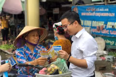 Tuyên truyền về chính sách bảo hiểm xã hội tự nguyện cho người lao động. (Ảnh: PV/Vietnam+)