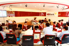 Giao dịch tại HDBank. (Ảnh: Vietnam+)