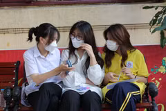 Thí sinh dự thi vào lớp 10. (Ảnh: TTXVN)