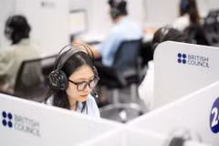 Thí sinh dự thi chứng chỉ ngoại ngữ của Hội đồng Anh. (Ảnh: CTV/Vietnam+)