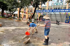 Trường học ở Hà Nội khẩn trương vệ sinh để sớm đón học sinh trở lại 