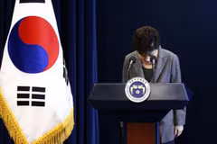 Bà Park Geun-hye trong lần xuất hiện trước báo giới ở Nhà Xanh, tháng 11/2016. (Nguồn: Reuters)