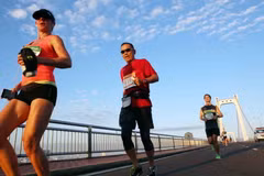 Các vận động viên tham gia cuộc thi marathon quốc tế Đà Nẵng năm 2016. (Ảnh: Trần Lê Lâm/TTXVN)