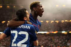 Paul Pogba và Henrikh Mkhitaryan ăn mừng sau khi ghi bàn cho Man United trong trận chung kết Europa League. (Nguồn: espnfc.com)