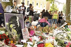 Tang lễ của nữ ca sỹ Amy Winehouse đã diễn ra tại nghĩa trang Edgwarebury. (Nguồn: Internet)