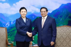 Thủ tướng Phạm Minh Chính tiếp Bộ trưởng Tư pháp Trung Quốc Hạ Vinh. (Ảnh: Dương Giang/TTXVN)