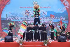 Tám đội múa sư tử mèo của các xã trong huyện Cao Lộc thi tài trong Hội thi Múa sư tử mèo huyện Cao Lộc lần thứ 3 tại Lễ hội truyền thống Chùa Bắc Nga. (Ảnh: Anh Tuấn/TTXVN)
