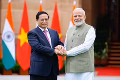 Thủ tướng Phạm Minh Chính​ và Thủ tướng Ấn Độ Narendra Modi. (Ảnh: Dương Giang/TTXVN)