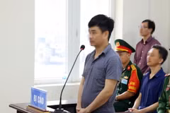 Bị cáo Phan Quốc Việt, Tổng giám đốc Công ty Cổ phần Công nghệ Việt Á (Công ty Việt Á) khai báo trước tòa. (Ảnh: Phạm Kiên/TTXVN)