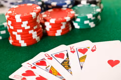 Tình trạng nở rộ các giải Poker tiềm ẩn nguy cơ cờ bạc trá hình. 