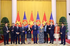 Chủ tịch nước Tô Lâm với Đại sứ các nước ASEAN. (Ảnh: Nhan Sáng/TTXVN)