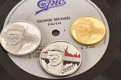 Đồng tiền xu kỷ niệm in hình ca sỹ-nhạc sỹ George Michael. (Nguồn: PA)