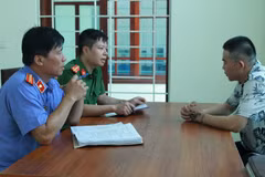 Cơ quan công an làm việc với Lý Nhật Quý Cường. (Nguồn: Công an tỉnh Nghệ An)