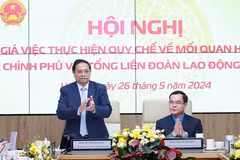 Thủ tướng Phạm Minh Chính dự Hội nghị đánh giá việc thực hiện quy chế về mối quan hệ công tác giữa Chính phủ với Tổng Liên đoàn Lao động Việt Nam. (Ảnh: Dương Giang/TTXVN)