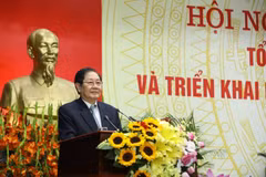 Bộ trưởng Bộ Nội vụ Lê Vĩnh Tân phát biểu khai mạc Hội nghị trực tuyến toàn quốc tổng kết 5 năm giai đoạn 2016 - 2020 và triển khai nhiệm vụ công tác năm 2021 của ngành Nội vụ. (Ảnh: Văn Điệp/TTXVN)