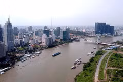 Khu trung tâm quận 1, TP Hồ Chí Minh bên bờ sông Sài Gòn. (Ảnh Thanh Vũ/TTXVN)