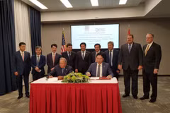 Lễ ký kết thỏa thuận Liên doanh Dự án Kho cảng LNG Sơn Mỹ. (Nguồn: moit.gov.vn)