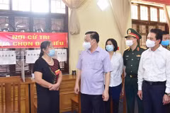 [Video] Hà Nội đảm bảo an toàn phòng dịch cho ngày bầu cử