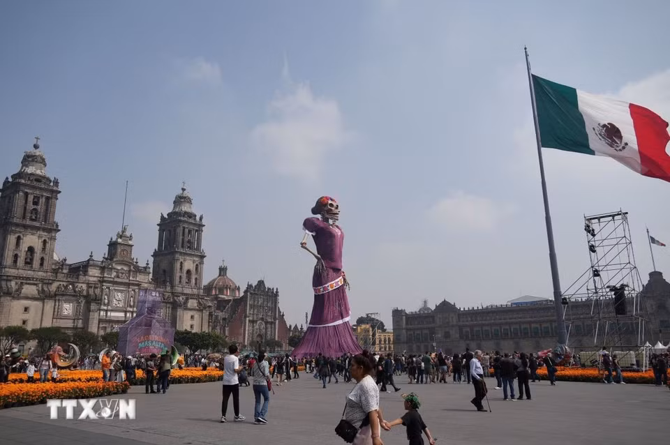 Cao 33m, công trình lập kỷ lục Guiness tượng Catrina cao nhất thế giới. (Ảnh: Phi Hùng/TTXVN)