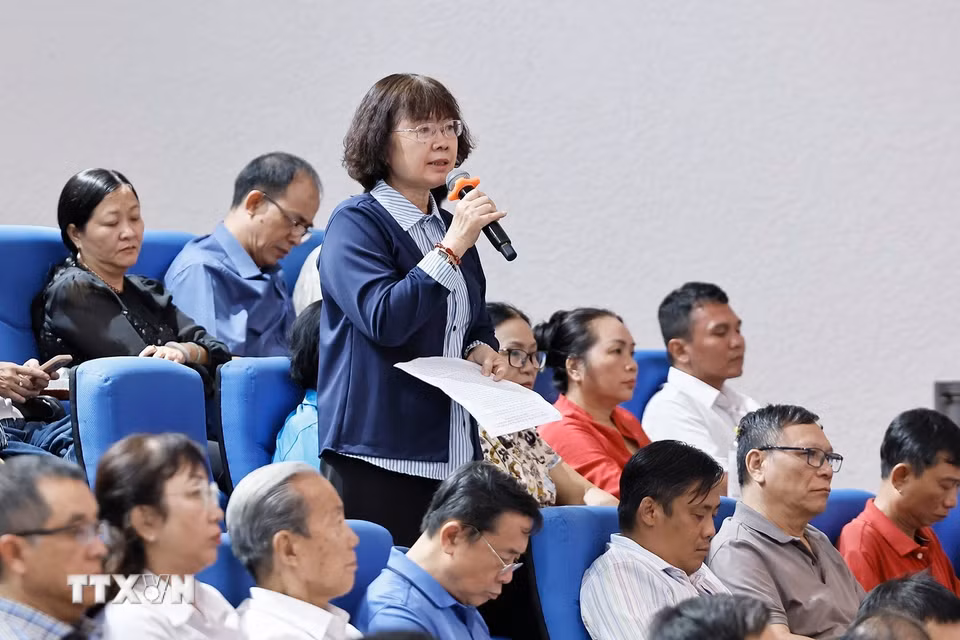 Cử tri phường Xuân Hòa, Thành phố Hồ Chí Minh phát biểu. (Ảnh: Doãn Tấn/TTXVN)