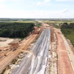 Cao tốc Gia Nghĩa-Chơn Thành có tổng chiều dài khoảng 124km, trong đó đoạn qua thành phố Đồng Nai dài khoảng 101km. Tuyến được quy hoạch với quy mô 6 làn xe, tổng mức đầu tư hơn 25.500 tỷ đồng. (Ảnh: Đậu Tất Thành/TTXVN)