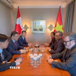 Quang cảnh buổi làm việc giữa Bộ Công thương Việt Nam và đại diện Hội đồng Kinh doanh Canada. (Ảnh: Hà Linh/TTXVN)