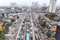 Người dân ùn ùn rời Thủ đô, về quê ăn Tết Bính Ngọ