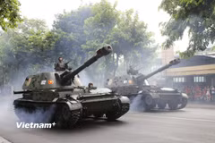 Dàn tăng thiết giáp phô diễn sức mạnh trong lễ diễu binh mừng Quốc khánh