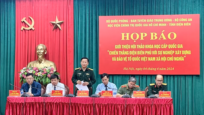 Quang cảnh buổi họp báo giới thiệu Hội thảo khoa học cấp quốc gia “Chiến thắng Điện Biên Phủ với sự nghiệp xây dựng và bảo vệ Tổ quốc Việt Nam xã hội chủ nghĩa.” (Ảnh: Minh Thu/Vietnam+)