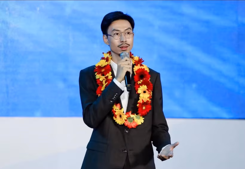 Ca sỹ Đen Vâu được vinh danh vì những dự án mang lại giá trị tích cực cho cộng đồng. (Ảnh: PV/Vietnam+)
