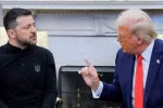 Tổng thống Mỹ Donald Trump (phải) hội đàm với Tổng thống Ukraine Volodymyr Zelensky tại Nhà Trắng, ngày 28/2/2025. (Ảnh: Reuters/TTXVN)