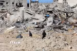 Cảnh tàn phá sau một cuộc không kích của Israel tại Rafah, Dải Gaza. (Ảnh: THX/TTXVN)