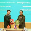 Thượng tướng Nguyễn Trường Thắng và Đại tướng Khieu Chhen ký Biên bản Đối thoại Chính sách Quốc phòng Việt Nam-Campuchia lần thứ 9. (Ảnh:BQP)