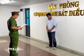 Tạm giữ tài xế Phạm Quốc Huy điều khiển xe bán tải kéo lê nạn nhân đi xe máy 500m làm nạn nhân tử vong. (Ảnh TTXVN phát)