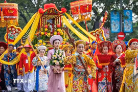 Đạo ngự Tam Cung Vương Mẫu, Công đồng Tứ phủ, Hội đồng Thất Thánh trong đoàn rước Mẫu. (Ảnh: Vân Chi/TTXVN phát)
